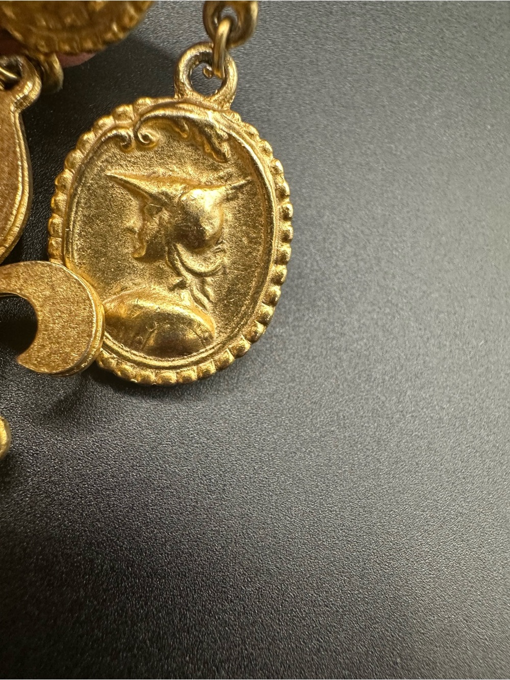 Vintage Heraldic Charm Brooch Pin Gold Tone Fleur de Lis Lion Cameo Etruscan - Picture 7 of 8